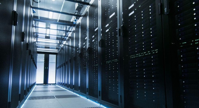 كمبيوتر عملاق